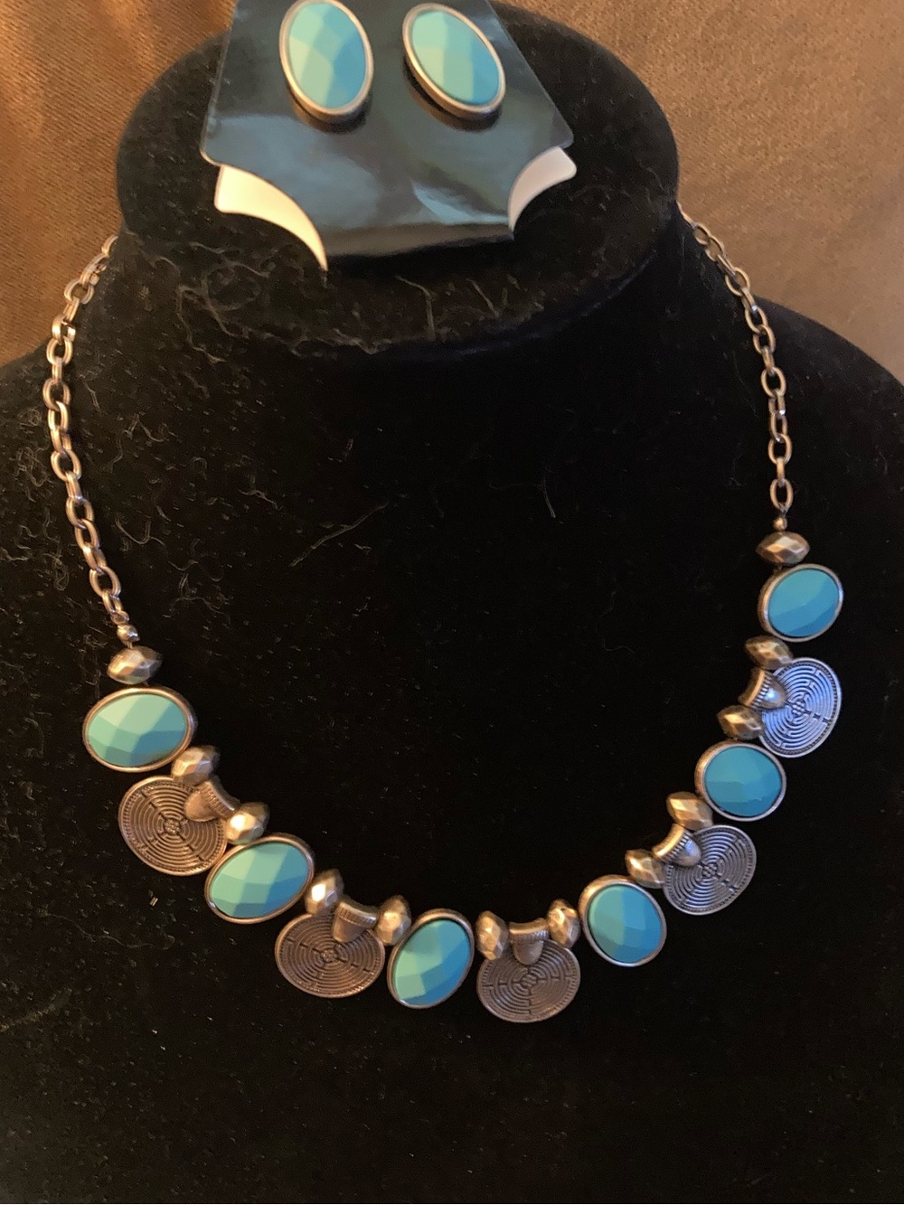Fashion “turquoise” and gold tone necklace and earrings